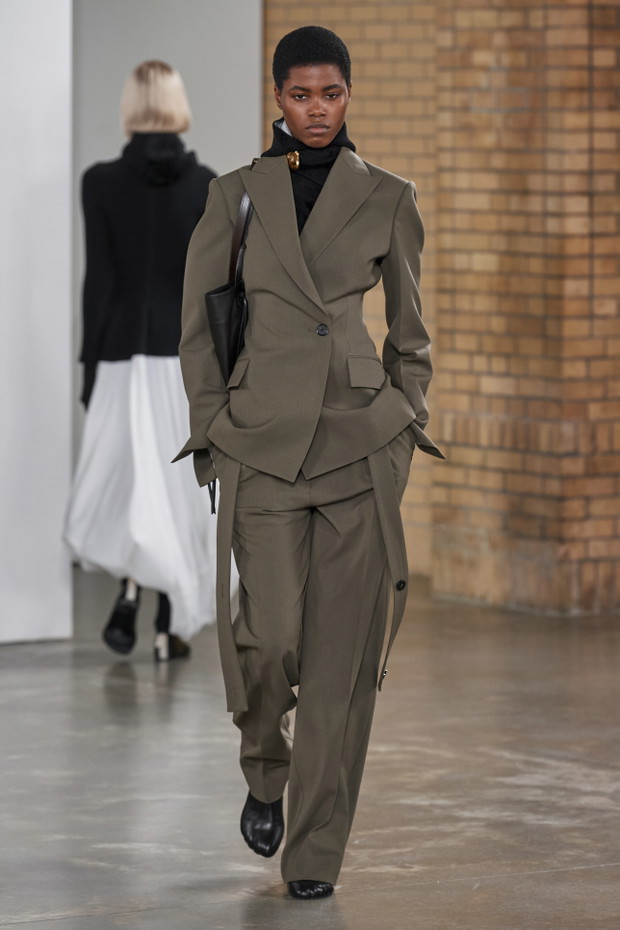 Proenza Schouler jesień-zima 2022/2023. Ekspersyjny minimalizm