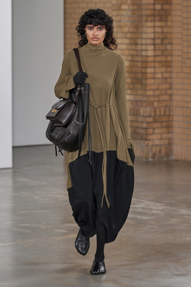 Proenza Schouler jesień-zima 2022/2023. Ekspersyjny minimalizm