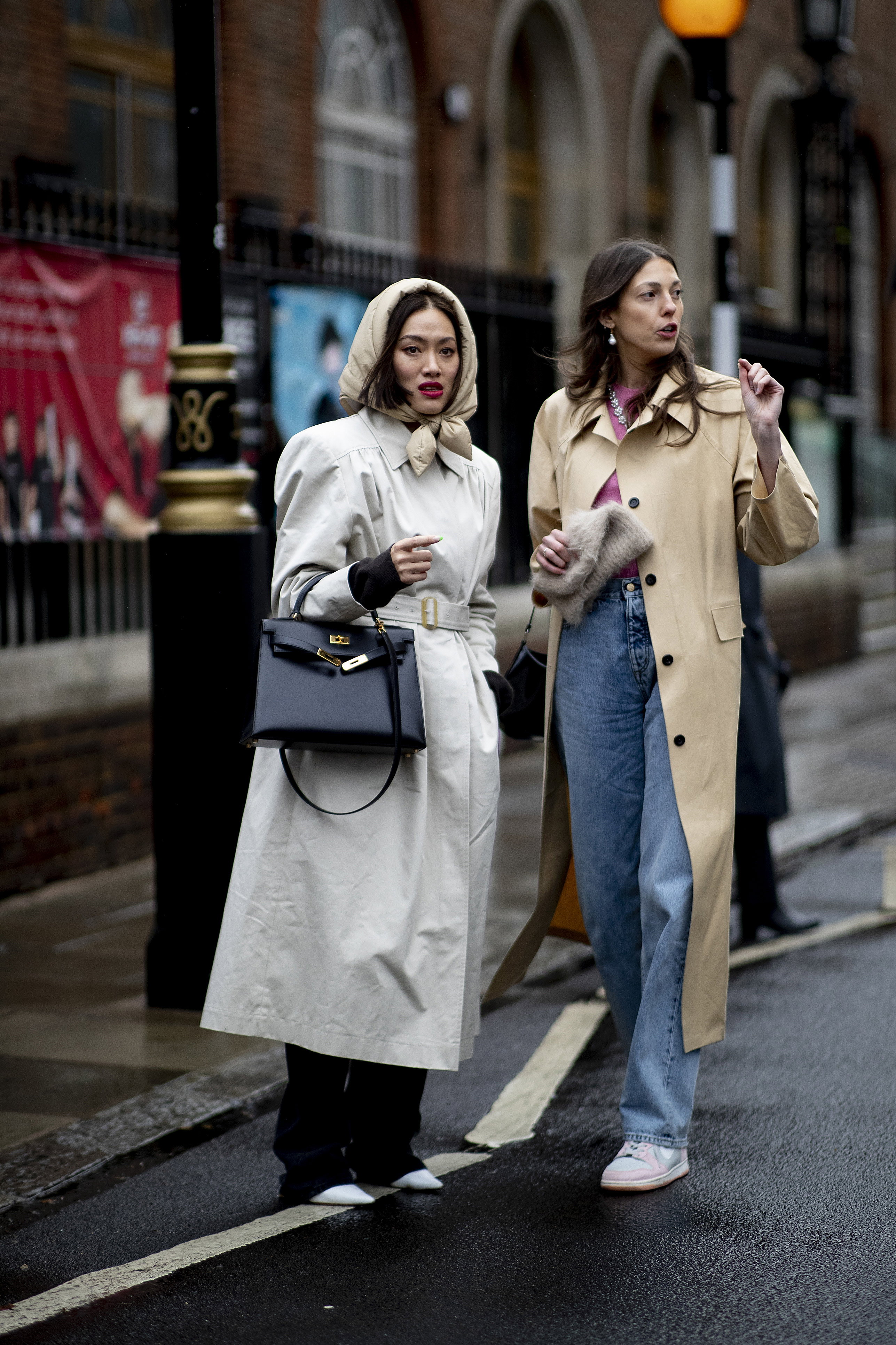 Najpiękniejsze trencze na pierwsze wiosenne dni prosto z londyńskich ulic street style