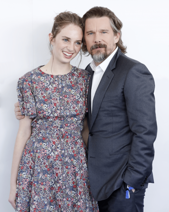 Maya Hawke i Ethan Hawke