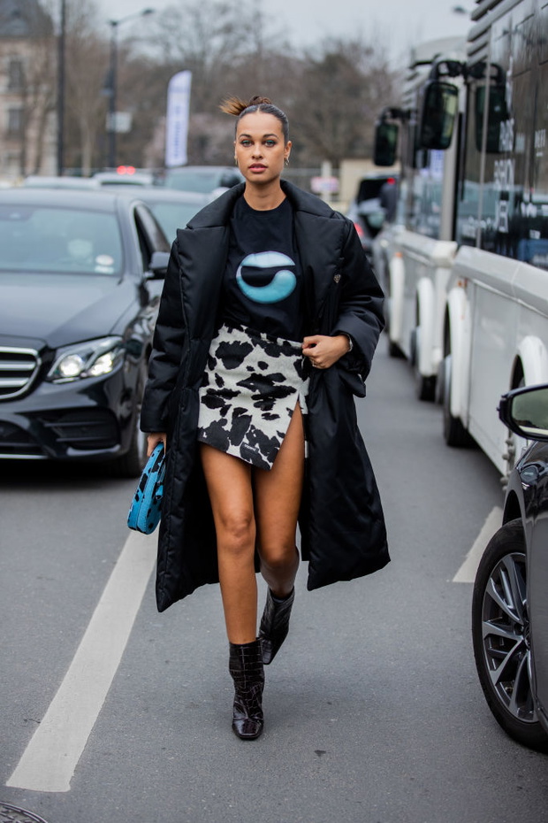 Street Style : Day Four - Paris Fashion Week - Womenswear F/W 2022-2023