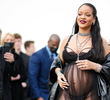 Rihanna na pokazie Dior jesień-zima 2022/2023