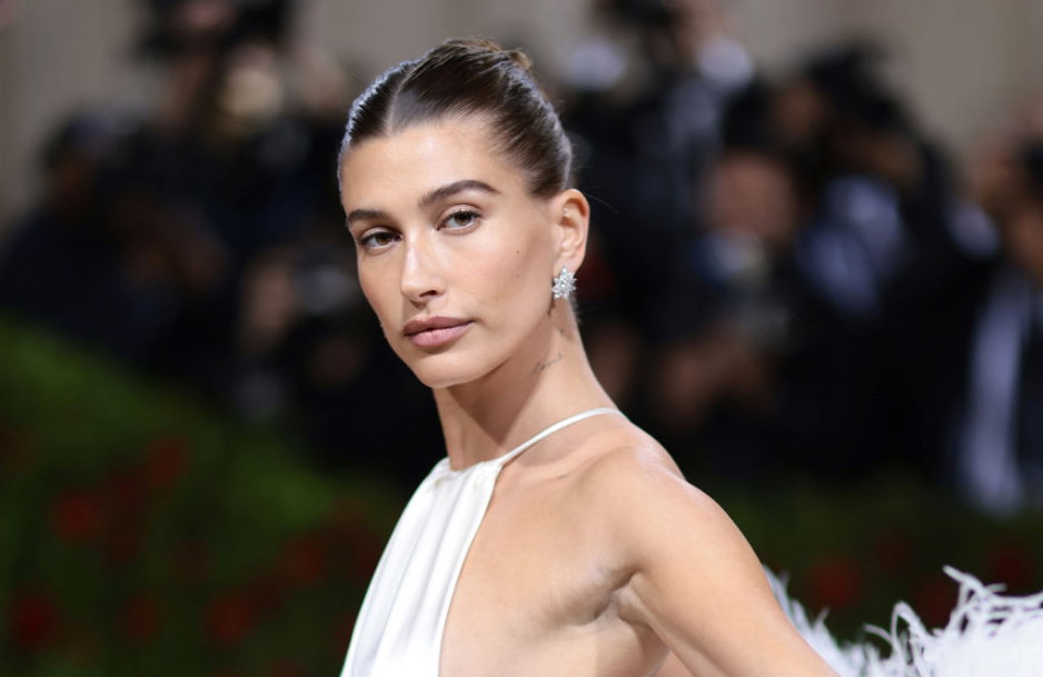 Stylizacje gwiazd 2023: Hailey Bieber