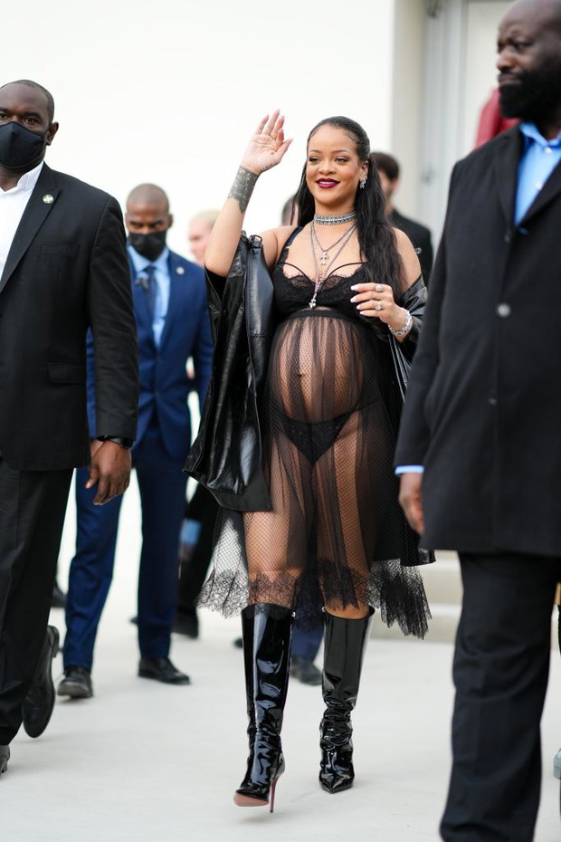 Rihanna na pokazie Dior jesień-zima 2022/2023