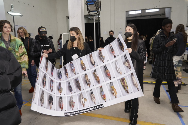 backstage-swiata-mody-dsquared2-fw224-2bb017f