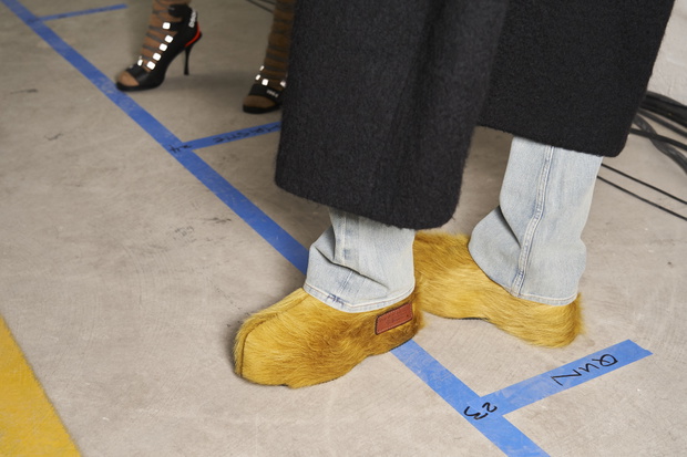 backstage-swiata-mody-dsquared2-fw2210-73af399