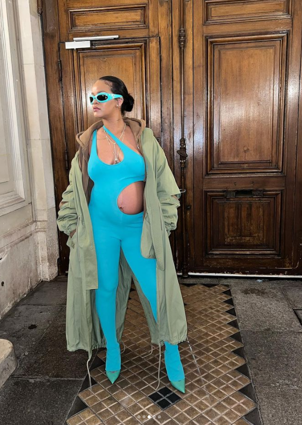 Rihanna w stylizacji Stelli McCartney