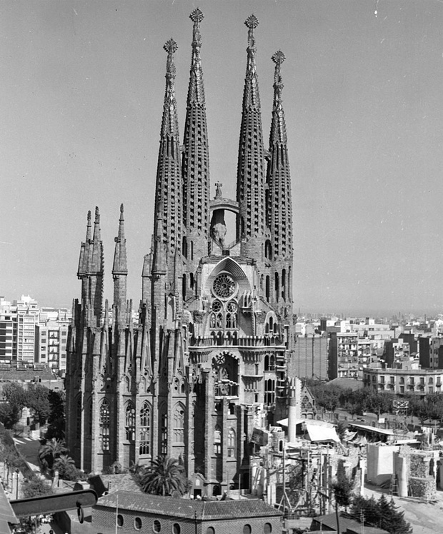 SAGRADA FAMILILA