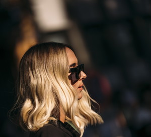 Ombre blond: koloryzacja popularna w latach 00. wraca na salony. Jak wygląda dziś?