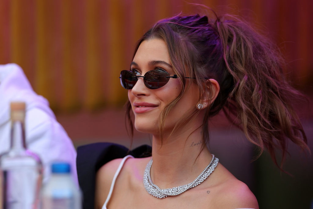Hailey Bieber znów wybrała projekt Magdy Butrym