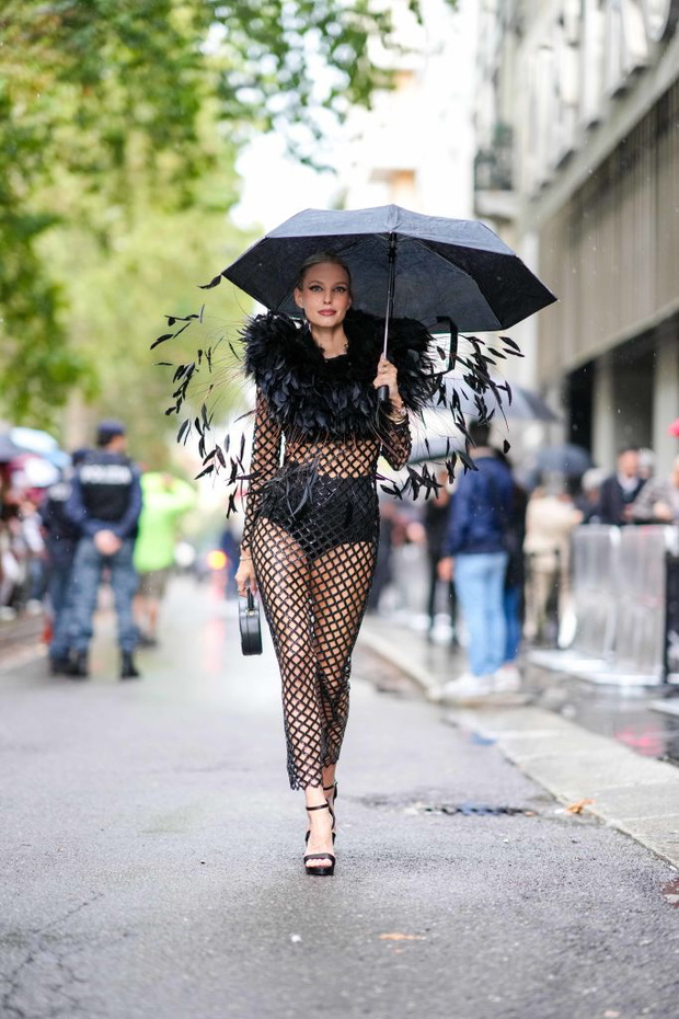 Street Style - Day 5 - Milan Fashion Week - Womenswear Spring/Summer 2024