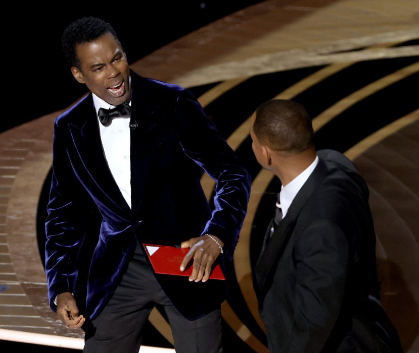 Will Smith policzkuje Chrisa Rocka za nieudany żart z Jady Pinkett Smith