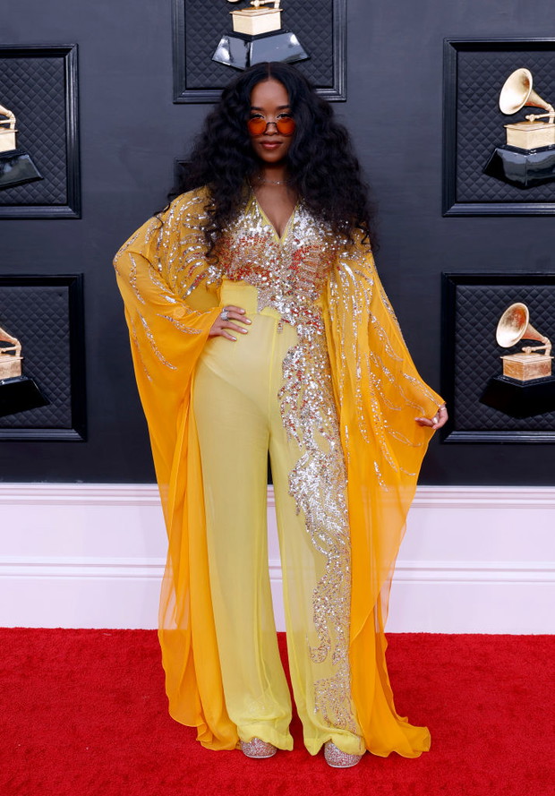 Grammy 2022: kreacje gwiazd