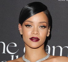 Rihanna w rubinowej biżuterii