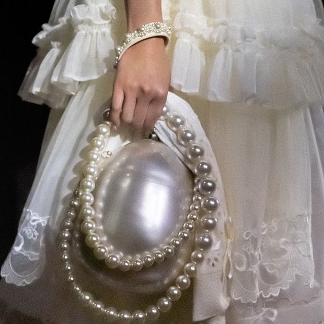 perły w kolekcji Simone Rocha