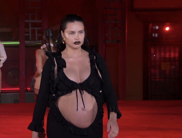 Adriana Lima w pokazie Alexandra Wanga