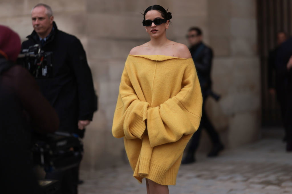 Jak nosić sweter oversize?