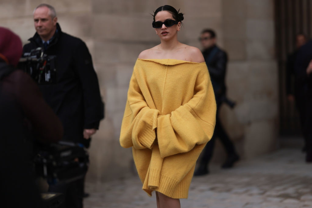 Jak nosić sweter oversize?