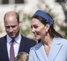 Księżna Kate w błękitnej sukience - Wielkanoc w kaplicy Zamku w Windsorze