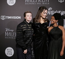 Shiloh Jolie-Pitt, Angelina Jolie i Zahara Jolie-Pitt