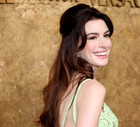 Pearl Nails Anne Hathaway
