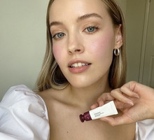 Skin tint – kosmetyk, który latem zastąpi ci podkład. Daje promienne glow, wyrównuje koloryt i jest niewidoczny na skórze