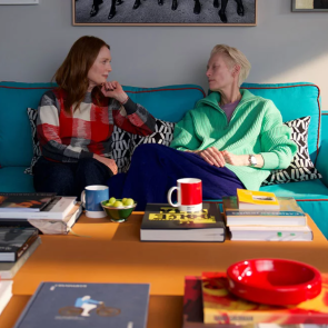 Julianne Moore i Tilda Swinton w filmie "W pokoju obok"
