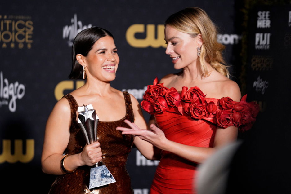 Margot Robbie i America Ferrera