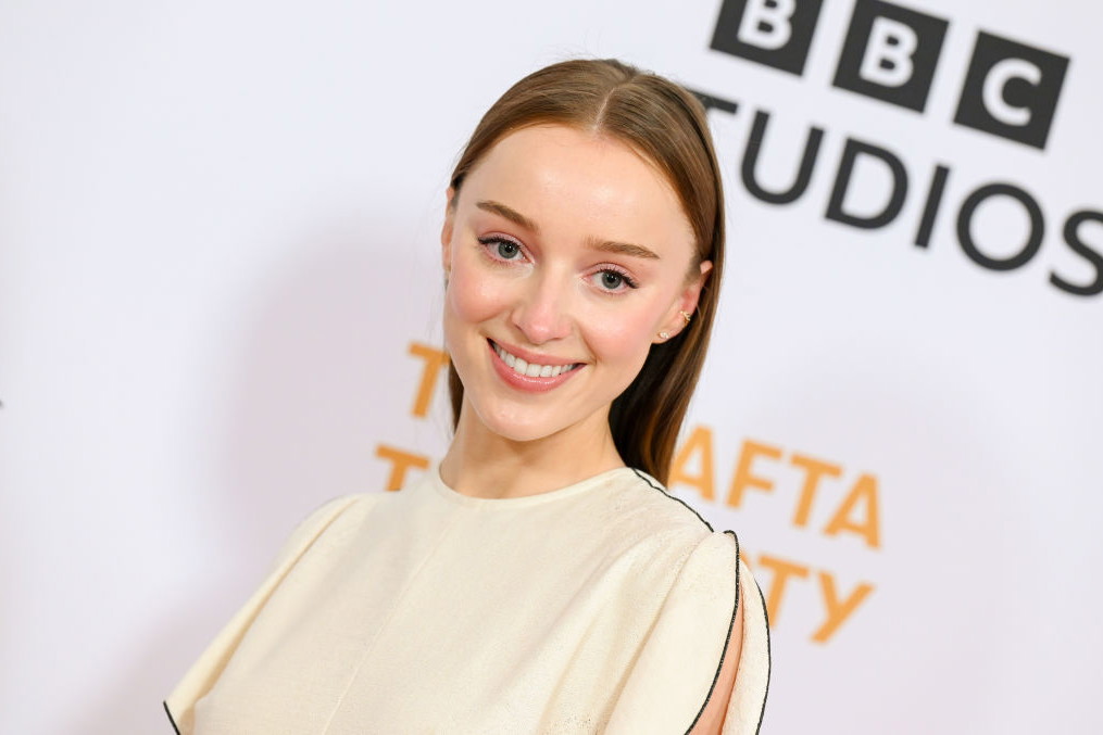 Phoebe Dynevor na czerwonym dywanie w 2024 roku