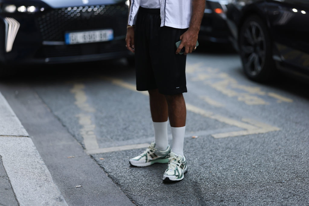 Modne sneakersy męskie na wiosnę 2024 – jakie wybrać? Te 5 modeli pasuje do wszystkiego