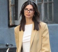 Emily Ratajkowski w sneakersach, ale nie Gazelle