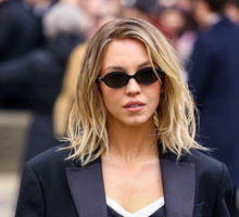 Sydney Sweeney zadebiutowała w nowej fryzurze na tygodniu mody w Paryżu. Wavy Lob to nowy hit na wiosnę