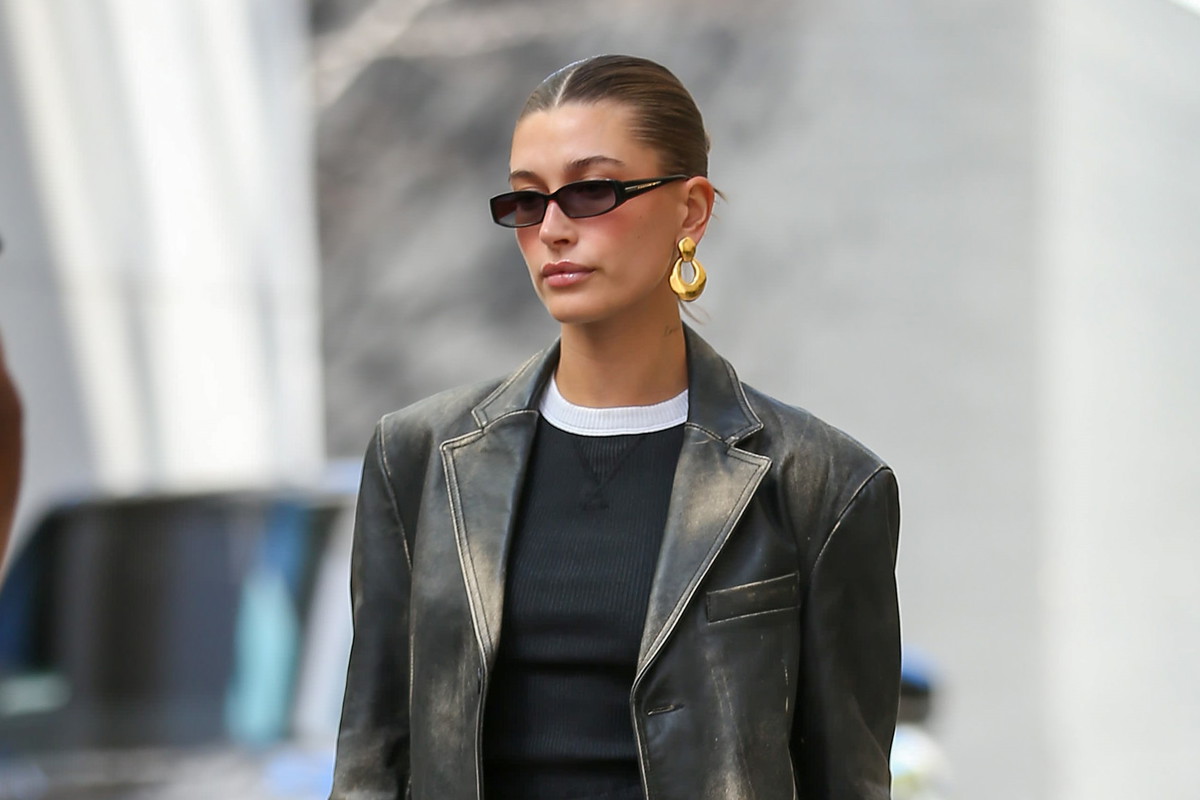 Te kosmetyki uwielbiają it-girls. Co w kosmetyczkach mają najmodniejsze dziewczyny? Hailey Bieber kocha ten niedrogi krem z drogerii