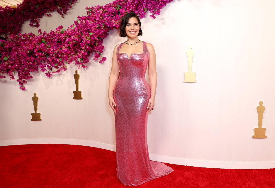 Oscary 2024: America Ferrera na czerwonym dywanie