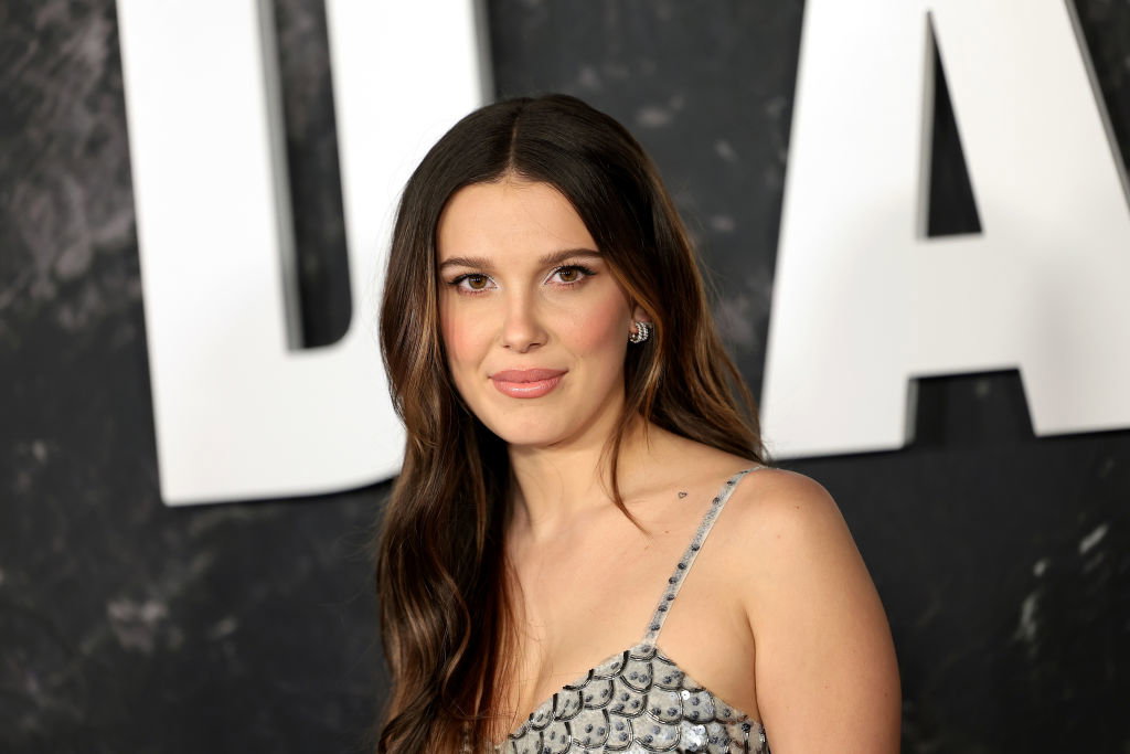 Millie Bobby Brown na premierze „Damy”