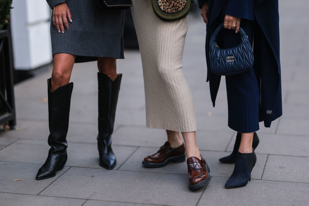 Buty na okres przejściowy, które sprawdzą się zawsze wtedy, gdy nie wiesz, co ubrać. Te 3 modele będą idealne na początek wiosny