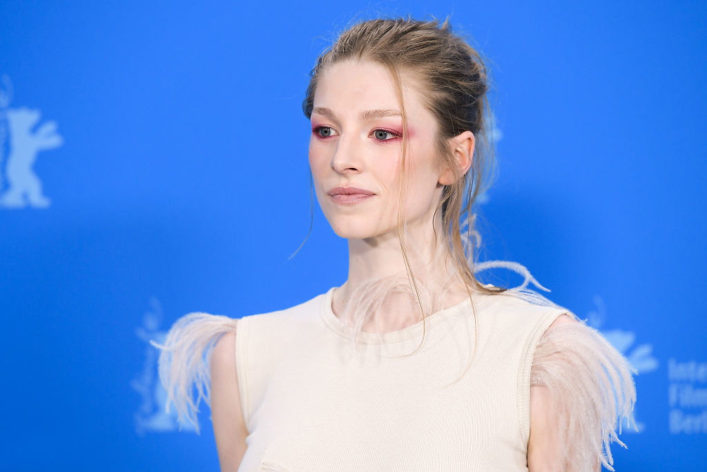 Hunter Schafer wyznała, że była w związku ze znaną artystką, z którą teraz wciąż się przyjaźni. “Jest dla mnie rodziną bez względu na wszystko”