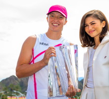 Iga Świątek i Zendaya pozują razem po wygranej polskiej tenisistki w Indian Wells. "Co się właśnie wydarzyło?" komentuje Iga na Instagramie