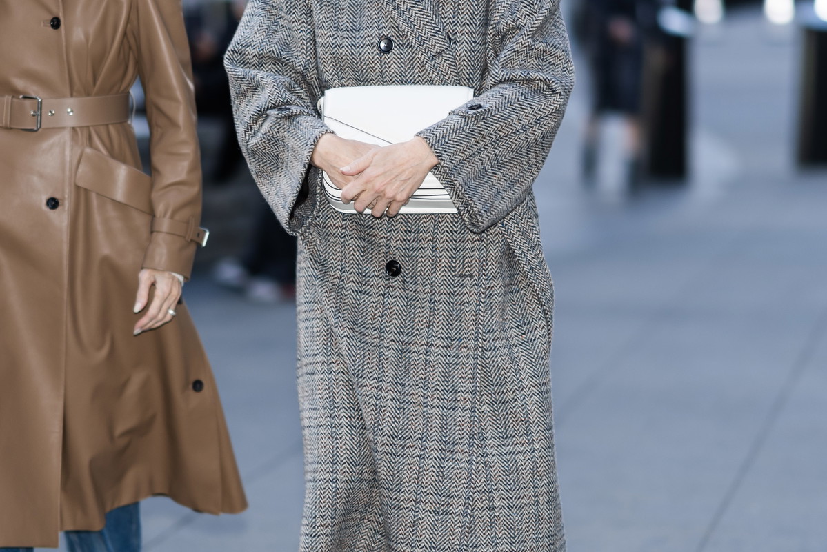 Kelly Rutherford na ulicach Nowego Jorku lansuje buty czółenka