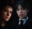Winona Ryder w "Soku z żuka" i Jenna Ortega w "Wednesday"