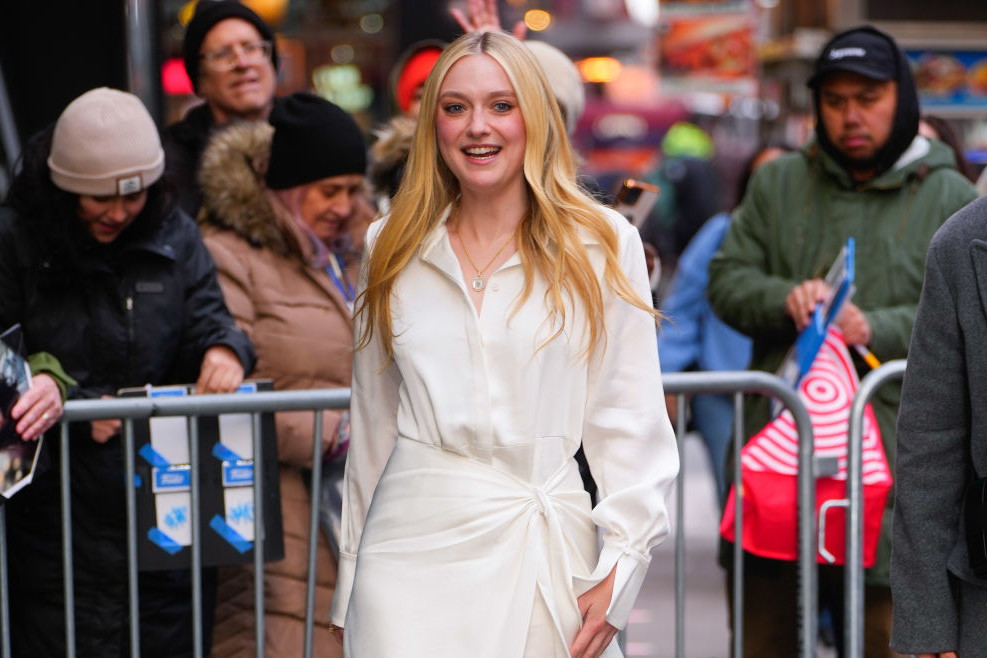 Dakota Fanning w białej sukience