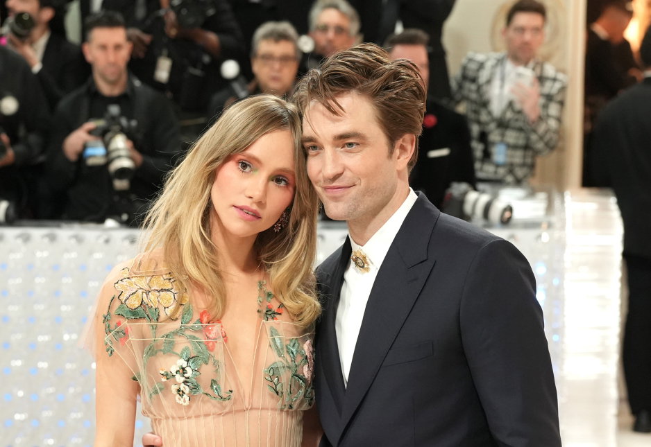 To już oficjalne! Suki Waterhouse została mamą i pokazała pierwsze zdjęcie swojego dziecka z Robertem Pattinsonem