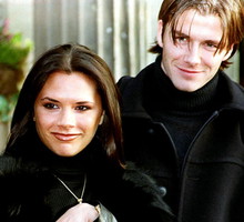Victoria Adams i David Beckham opuszczają hotel w pobliżu Crewe, gdzie ogłoszono ich przyszły ślub, 25 stycznia 1998 r.