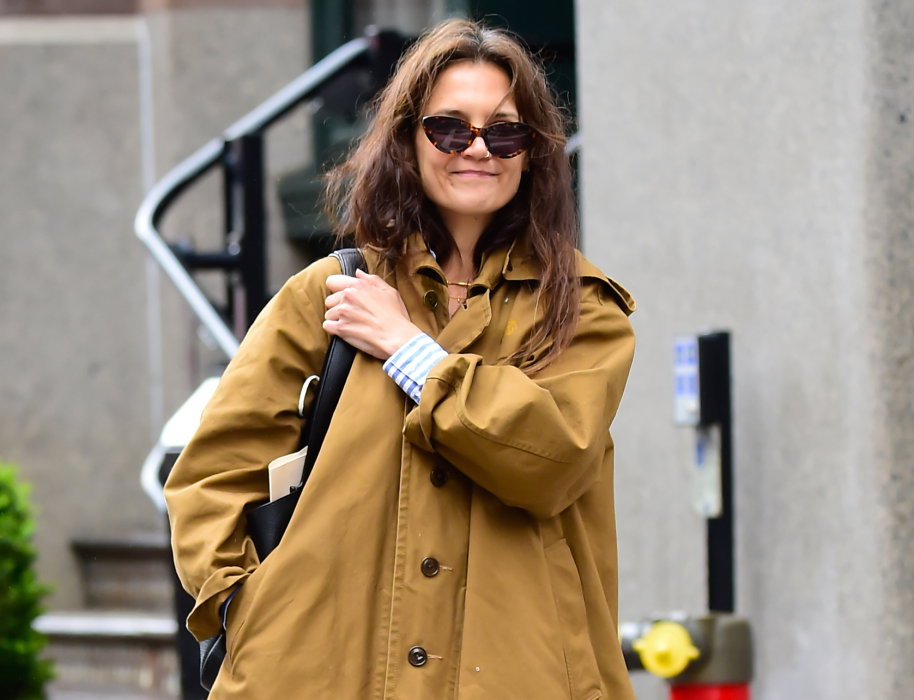 Katie Holmes w ponadczasowej stylizacji