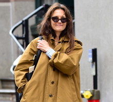 Katie Holmes w ponadczasowej stylizacji