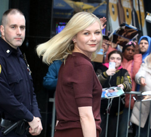 Kirsten Dunst w koszulce polo ladylike