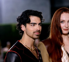 Sophie Turner przerwała milczenie i po raz pierwszy opowiedziała o rozstaniu z Joe Jonasem. “Najgorsze dni w moim życiu”