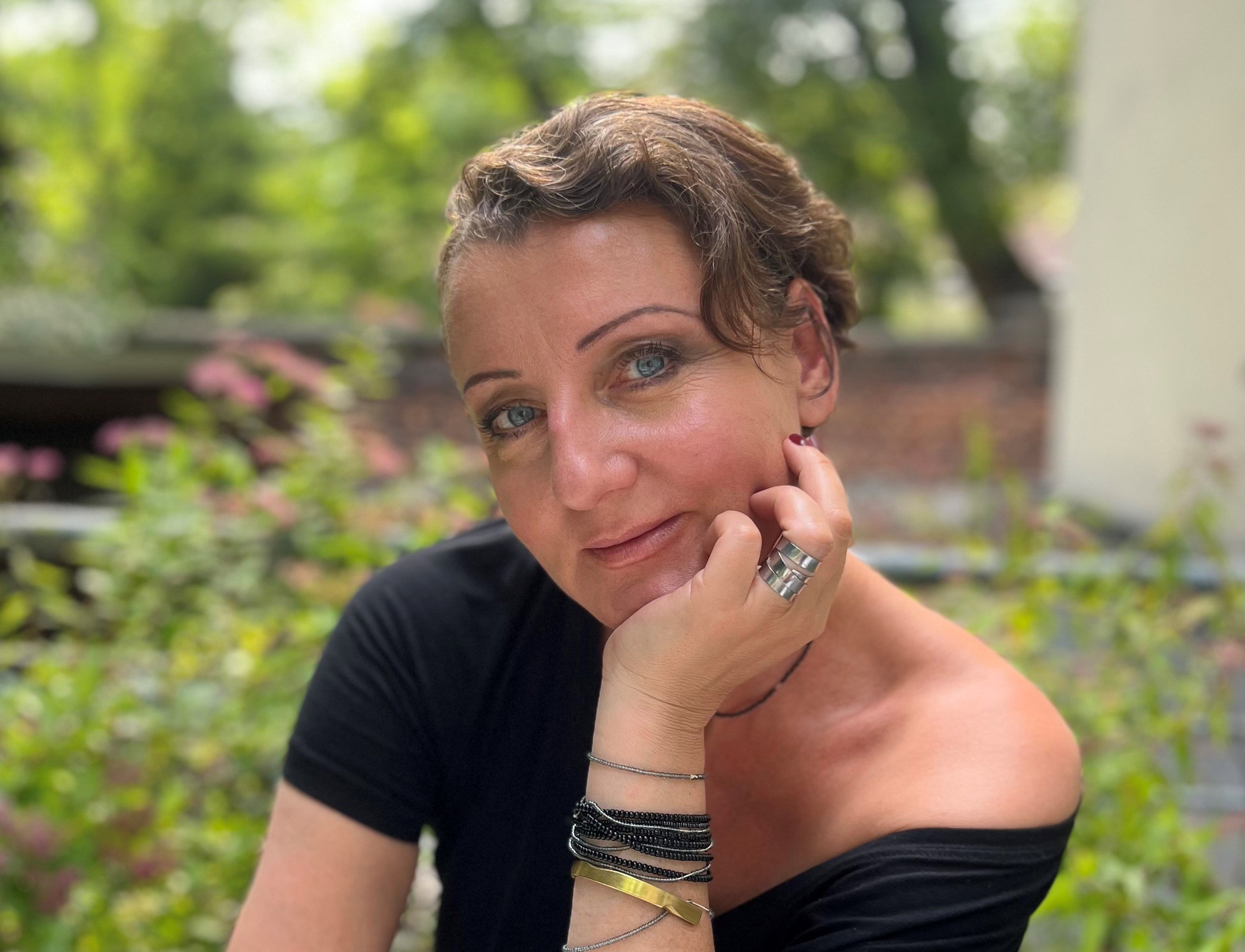 Katarzyna Wodecka-Stubbs: “piętnaście tysięcy osób pod sceną śpiewało, a połowa z nich płakała”. O potędze pamięci, swoim ojcu i festiwalu Wodecki Twist opowiada dyrektor artystyczna wydarzenia i córka Zbyszka Wodeckiego [WYWIAD]