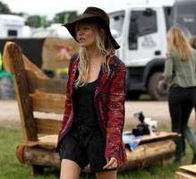 Sienna Miller na Glastonbury w 2014 r.