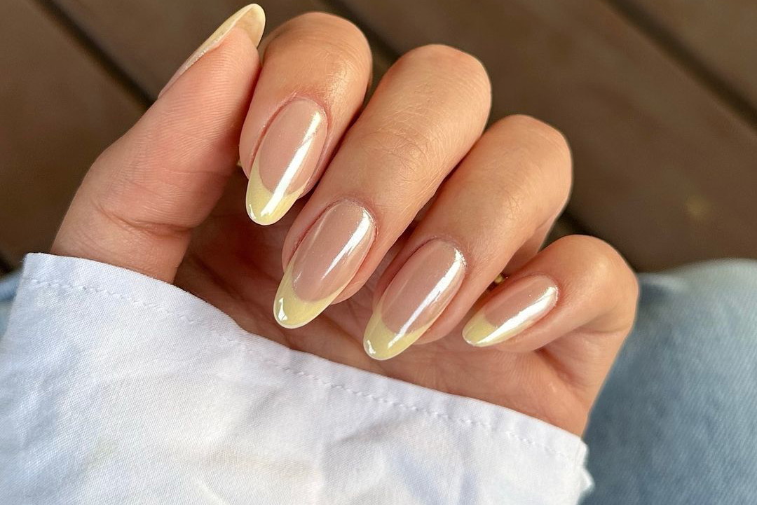 :Butter Glazed French Manicure" to najmodniejszy manicure na lato 2024